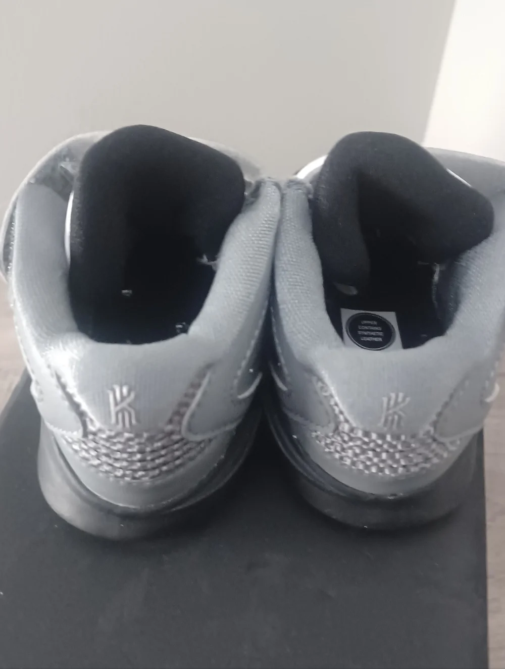 NIKE KYRIE Infinity SE Infants White Smoke Chrome Sz 4